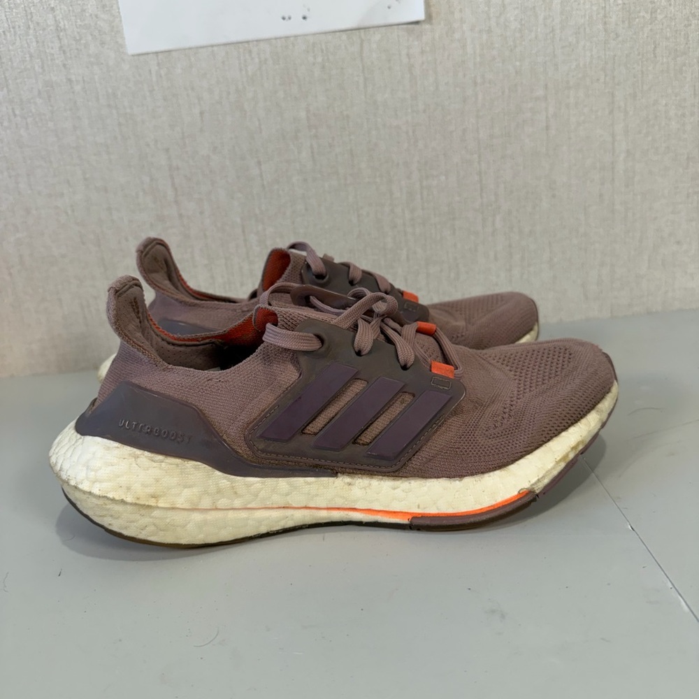 Size 6.5 - Adidas UltraBoost 22 Magic‎ Mauve W